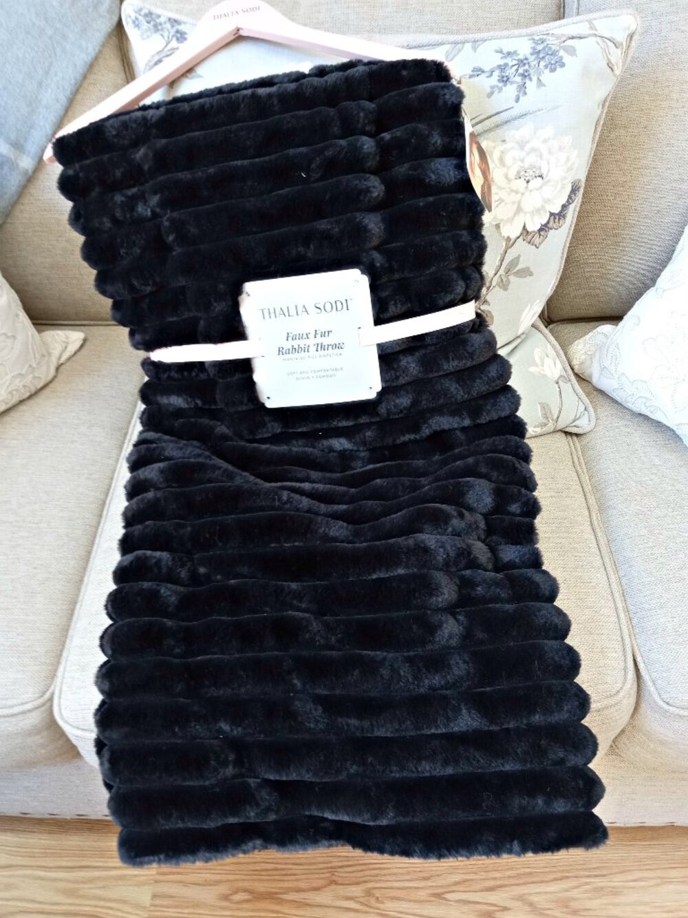 NEW! GORGEOUS 50" x 70" ULTRA PLUSH RIBBED Throw BLANKET